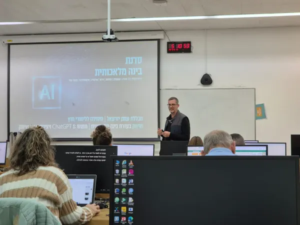 סדנת בינה מלאכותית במכללת עמק יזרעאל בהנחיית דניאל נחמיה